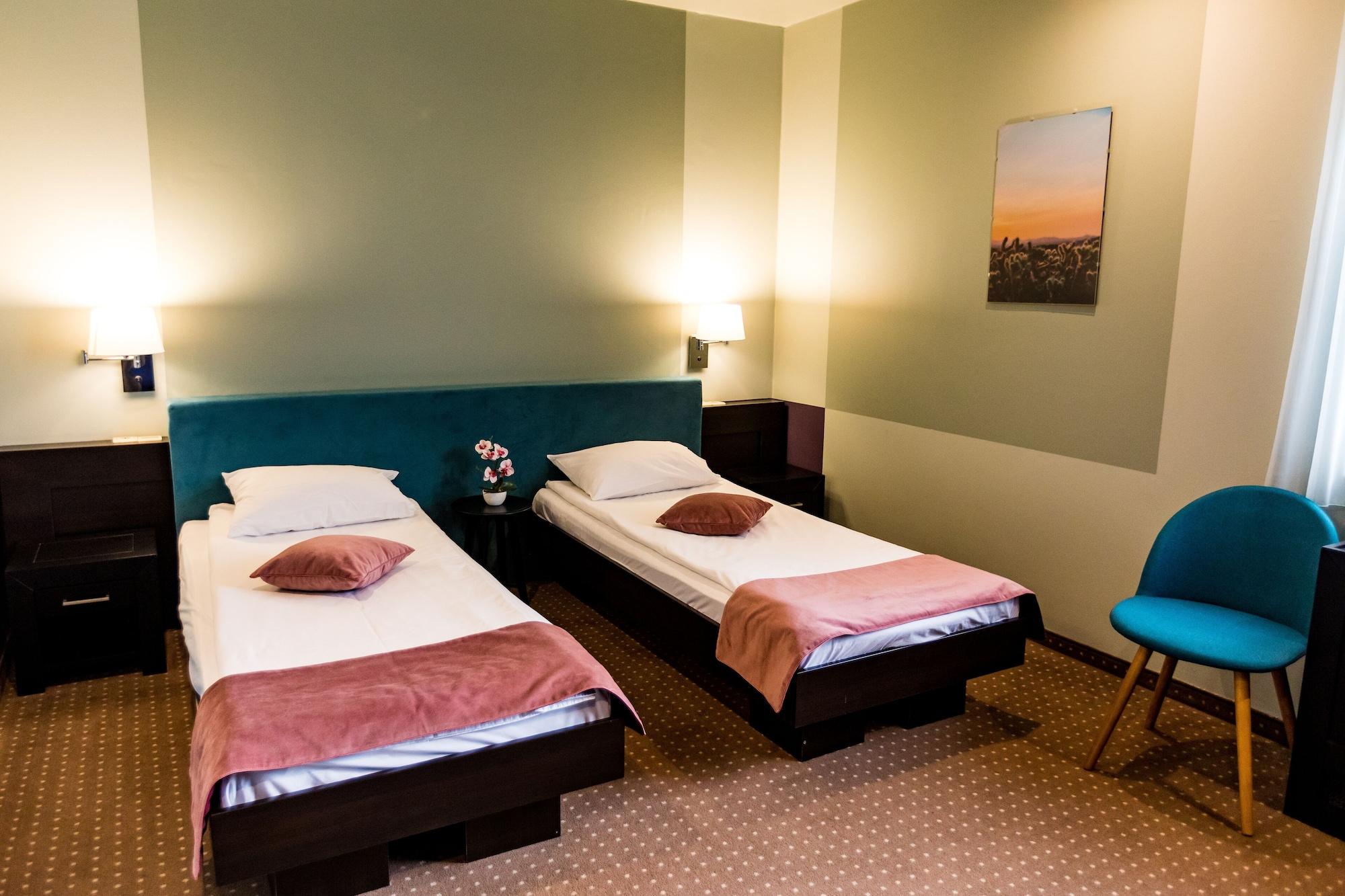 Hotel Arena Târgu-Mureş Esterno foto