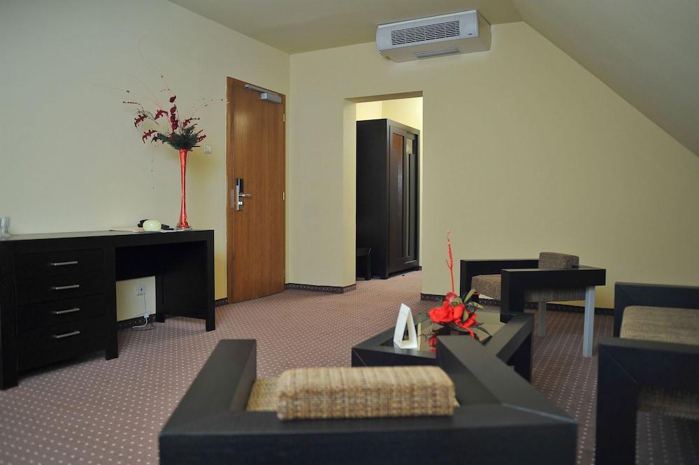 Hotel Arena Târgu-Mureş Esterno foto