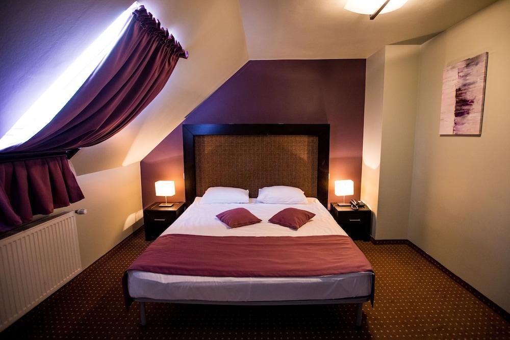 Hotel Arena Târgu-Mureş Esterno foto