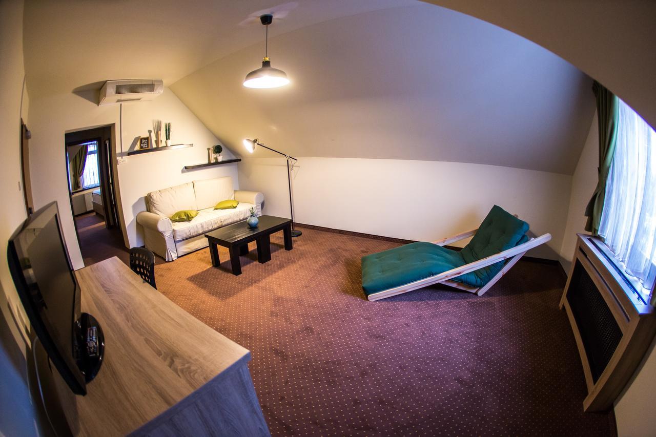 Hotel Arena Târgu-Mureş Esterno foto