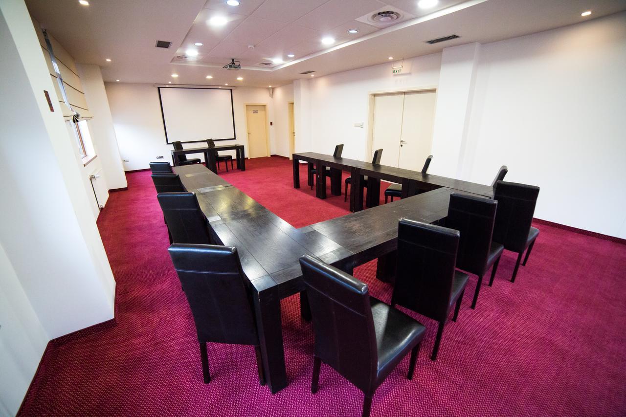 Hotel Arena Târgu-Mureş Esterno foto