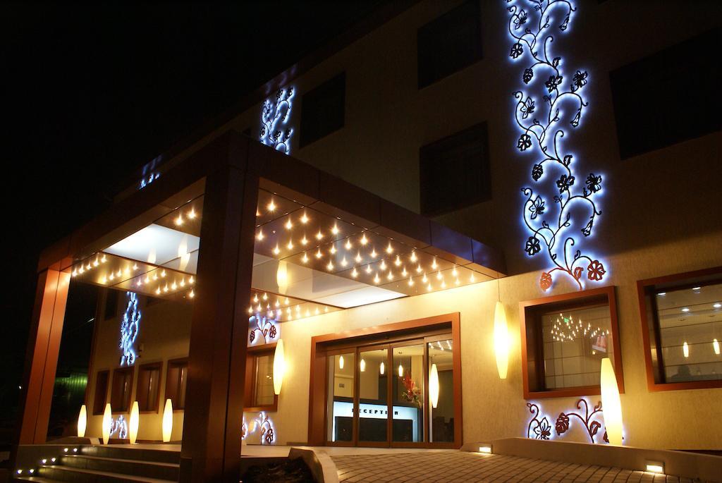 Hotel Arena Târgu-Mureş Esterno foto
